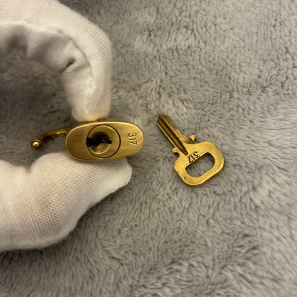 Louis Vuitton Lock & Key #317 - Picture 5 of 7